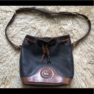 βοΈGUC-Dooney & Bourke Bucket Bag